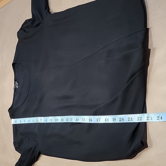 Theory Size S Black Long Sleeve Bubble Front Blouse with Offset Front Seam. EUC - Picture 9 of 12